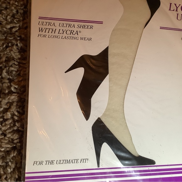 On The Go! ultra ultra sheer control top pantyhose, color off white, size: 2 - Picture 2 of 12